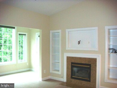 9220 Cardinal Forest Ln unit 9220-L, Lorton, VA 22079 - photo 7