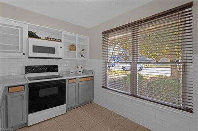 317 W Montcastle Dr unit D, Greensboro, NC 27406 - photo 5