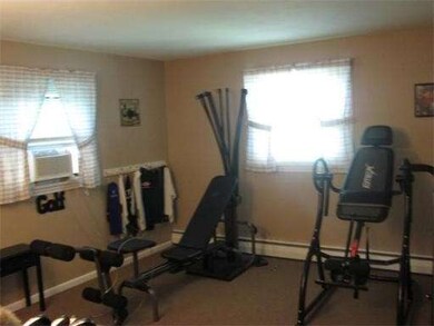 5 Nokomis St, Springfield, MA 01109 - photo 7