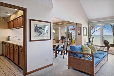 13_1501WWaterStreet_165_LivingRoom_LowRe