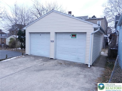 1428 Center St unit 2, Bethlehem, PA 18018 - photo 3