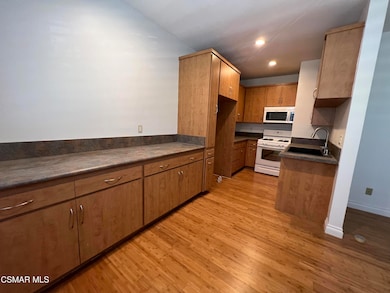 86 Maegan Place unit 10, Thousand Oaks, CA 91362 - photo 3