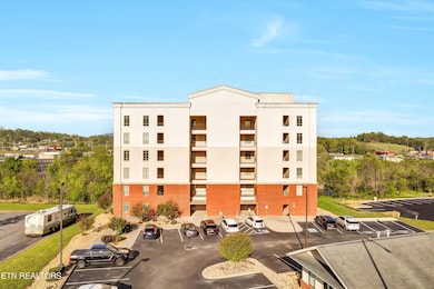 1410 Hurley Dr unit 502, Sevierville, TN 37862 - photo 2