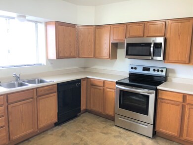 1011 Taft Ave unit 3B, Wheaton, IL 60189 - photo 2