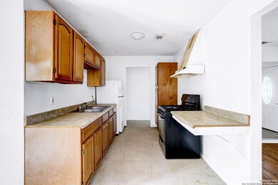 534 Carol Crest St, San Antonio, TX 78220 - photo 4