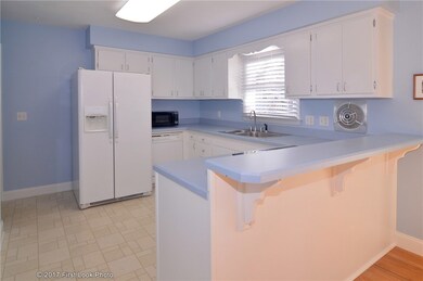 42 Squantum Dr, Middletown, RI 02842 - photo 6