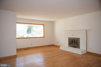 9704 Signal Ct, Manassas, VA 20111 - photo 3