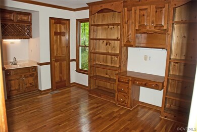 Office/Study with beautiful built in shelves, desk