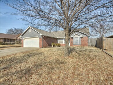 2213 NE 8th St, Moore, OK 73160 - photo 3