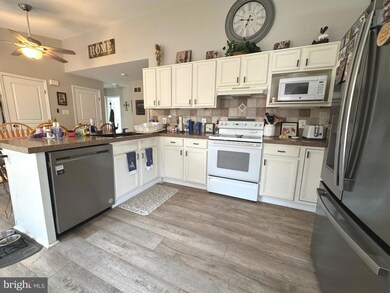 841 Grosstown Rd unit 6, Pottstown, PA 19464 - photo 6