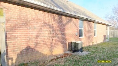 214 W Dewey St, Shawnee, OK 74801 - photo 2