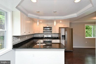 7707 Emerson Rd, Hyattsville, MD 20784 - photo 3