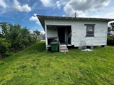 210 E 37th St, Houston, TX 77018 - photo 4