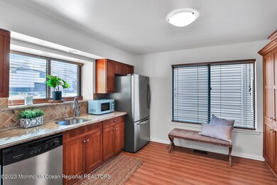 9 Clavendon Ct Middletown-large-004-004-