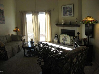 LIVING ROOM (2)