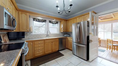 12 Pleasant St, Essex Junction, VT 05452 - photo 6