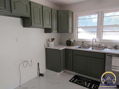 3217 SW Westwood Ct, Topeka, KS 66614 - photo 5