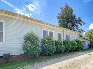323 W Water St, Bainbridge, GA 39817 - photo 5