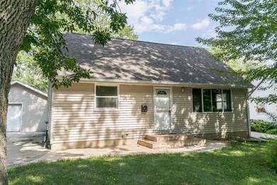 414 35th St SE, Cedar Rapids, IA 52403 - photo 7