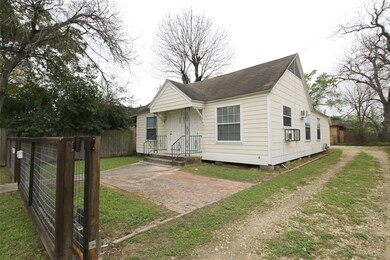 511 Caplin St, Houston, TX 77022 - photo 2