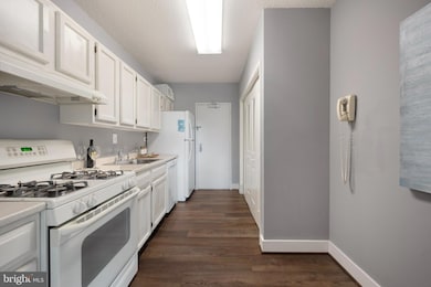 Hyde Park Condominium unit 107, Arlington, VA 22203 - photo 7