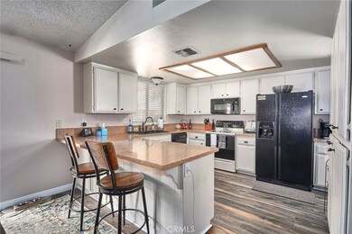 17302 Forest Hills Dr, Victorville, CA 92395 - photo 7