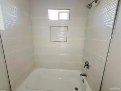 Bathroom featuring tiled shower / bath combo