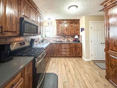 815 W D Ave, Cache, OK 73527 - photo 5