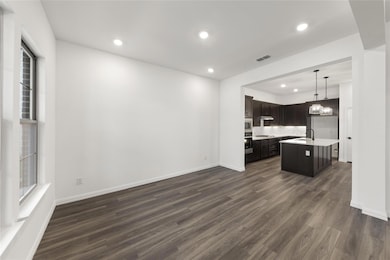 1511 Trailblazer  Dining 2