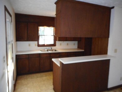 521 Staples St, Reidsville, NC 27320 - photo 3