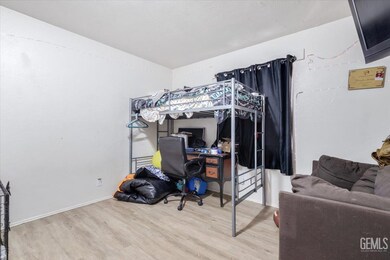 13645 Gilbert St, Edwards, CA 93523 - photo 5