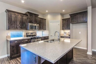 60371 SE Hedgewood Ln, Bend, OR 97702 - photo 7