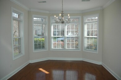 formal dining room w/bay window