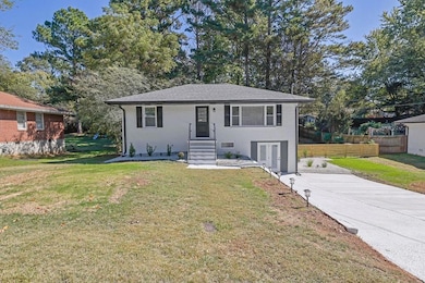 View of front of property featuring a front yard