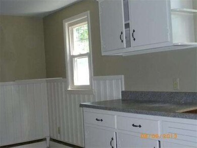 109 Cheyenne Rd, Springfield, MA 01109 - photo 2