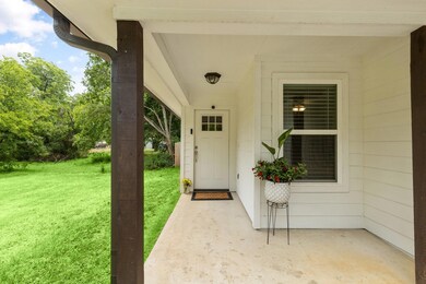 535 W Heard St, Cleburne, TX 76033 - photo 3