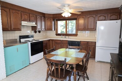32 Sherwood Ave, Danvers, MA 01923 - photo 4