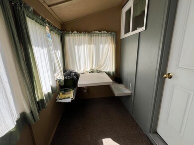 Cabin and Acreage in Mammoth Spring5