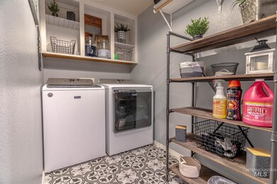 211 S Valley Dr, Nampa, ID 83686 - photo 2