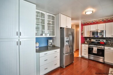 39 Woodrow Ct, Troy, NY 12180 - photo 6