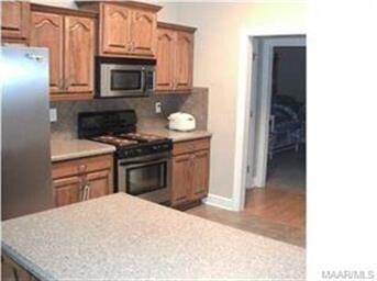 Pristine, modern kitchen.....