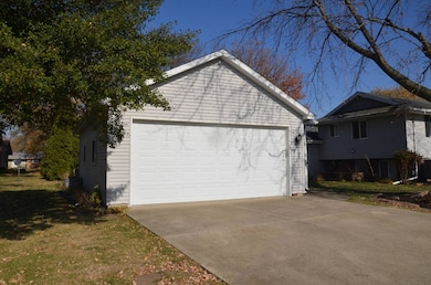 101 Rhine Blvd, Arthur, IL 61911 - photo 7