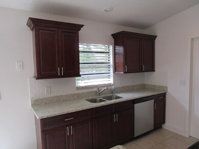 1536 SW Bermel Ave 014