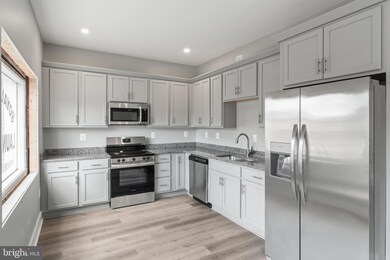 650 W 11th St unit B, Front Royal, VA 22630 - photo 2