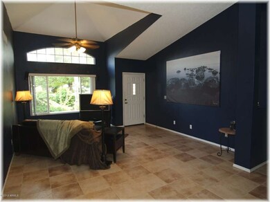 5 - LIVING ROOM
