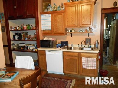 513 W 8th St, Davenport, IA 52803 - photo 6