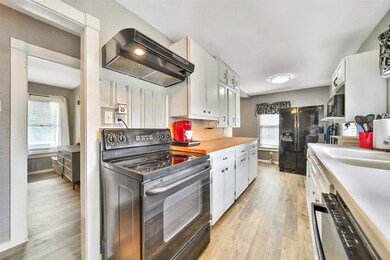 2406 Taylor St, Waller, TX 77484 - photo 6