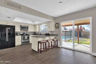Kitchen/Breakfast Bar