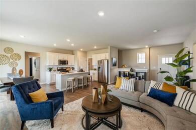 9733 Marnewood Dr, Johnston, IA 50131 - photo 5