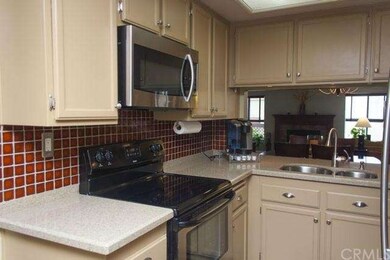 Upgraded kitchen, quartz counters, stainless, unde